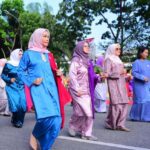 Tari zapin yang ditampilkan berakar dari zapin meskom sebuah varian tari zapin khas desa meskom kabupaten bengkalis sumber bengkaliskab Go Id